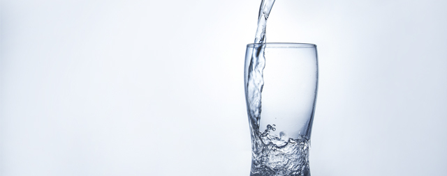 我们每天都在喝白开水，这几种不能喝，每喝一口都是细菌